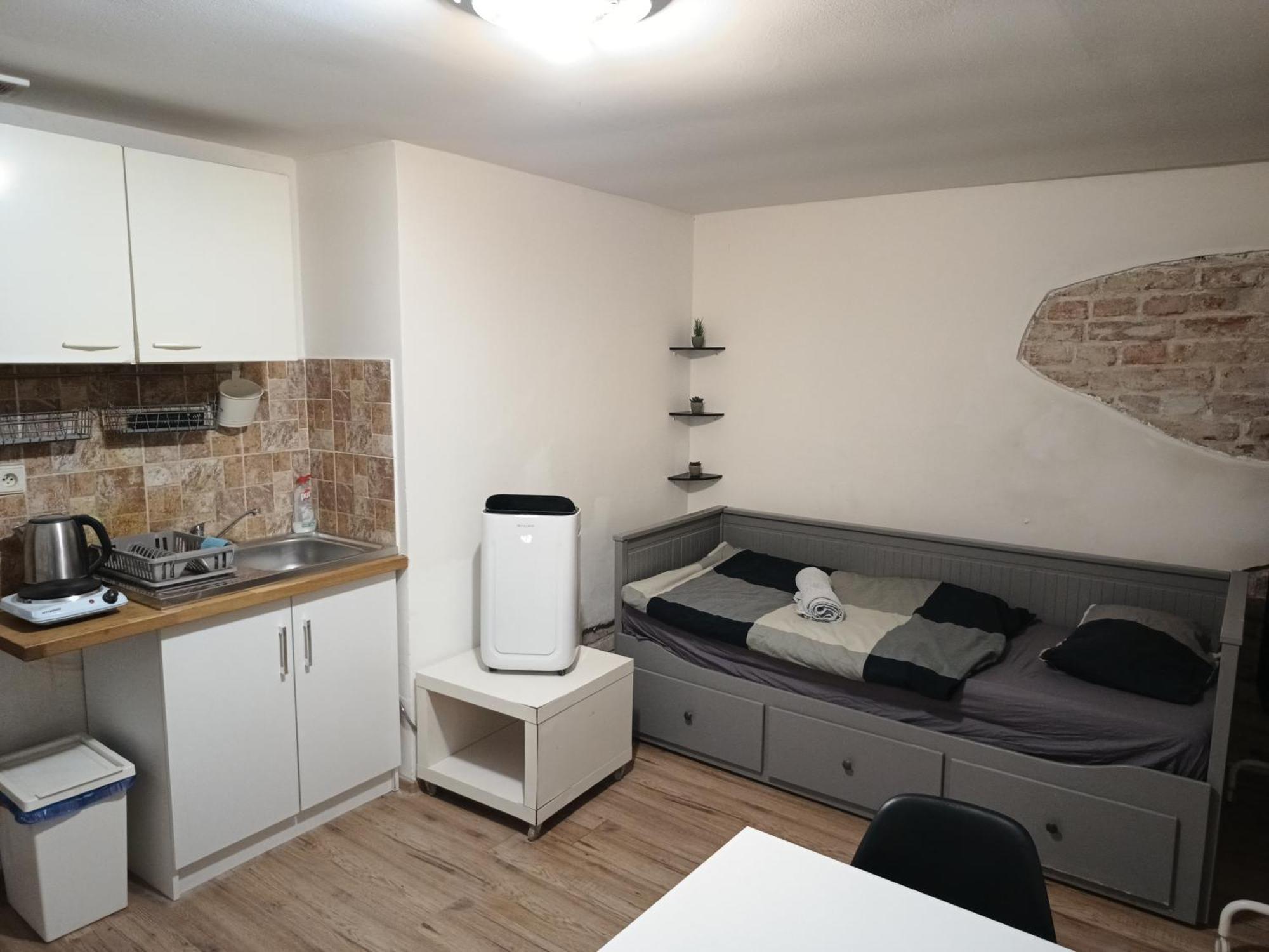 Basic Underground Apartments Next To The Center - Best Tram Line, Cool Local Area Praha Bagian luar foto