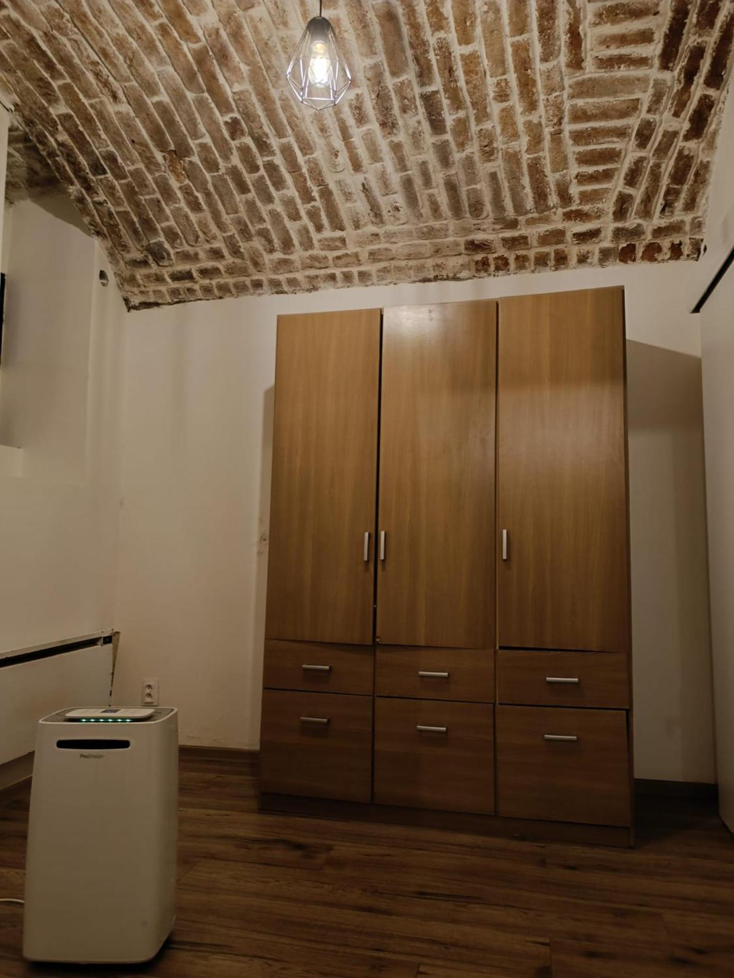 Basic Underground Apartments Next To The Center - Best Tram Line, Cool Local Area Praha Ruang foto